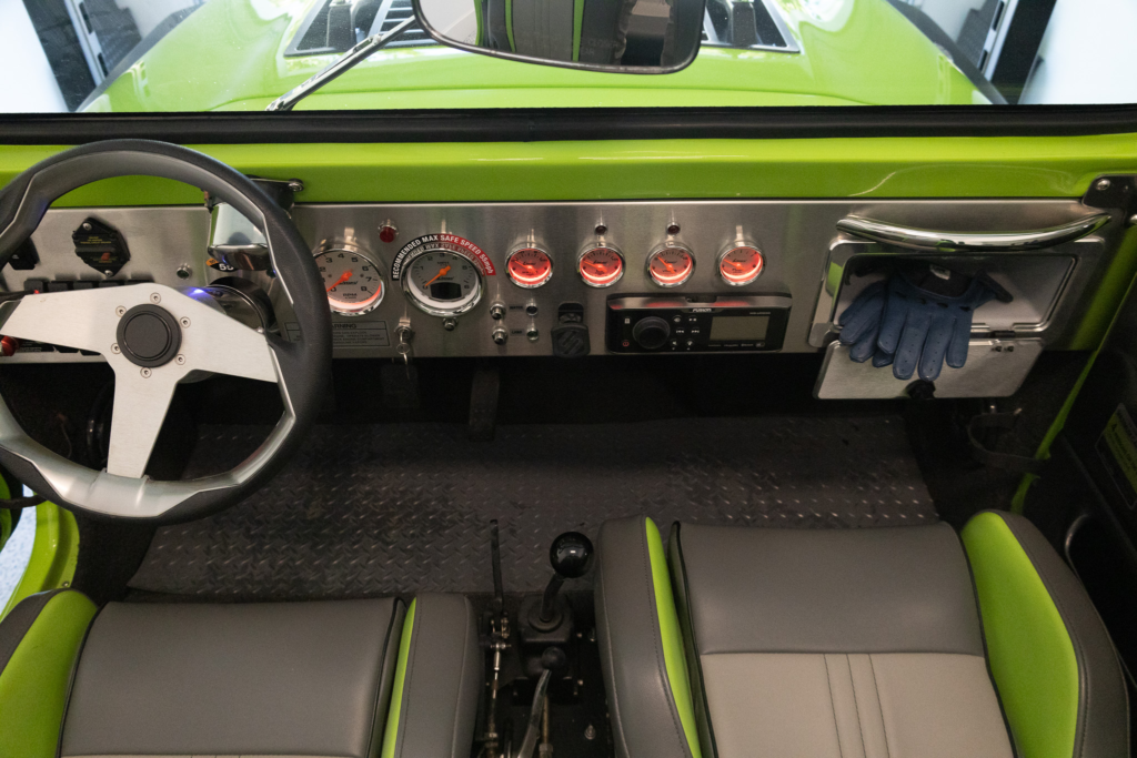 À l'intérieur du WaterCar Panther XL